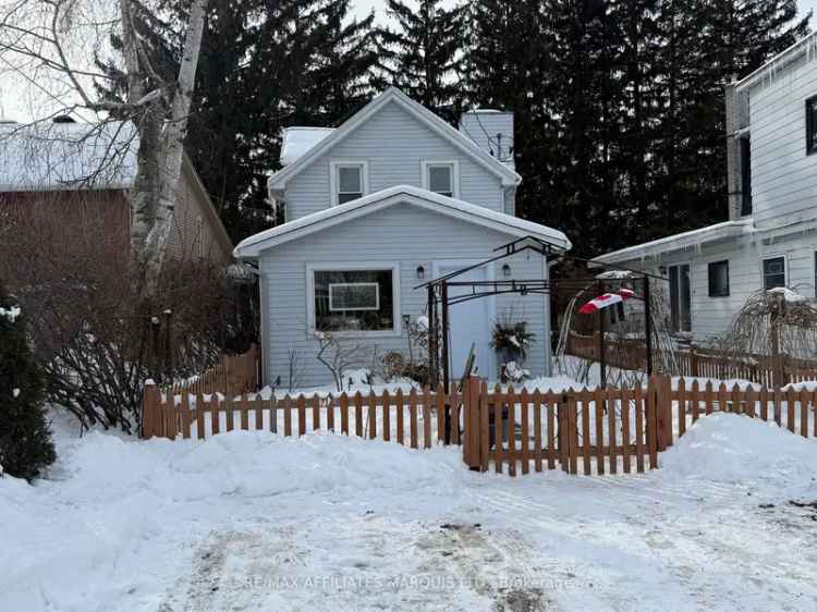 Morrisburg 1.5 Storey Home - Charming & Convenient