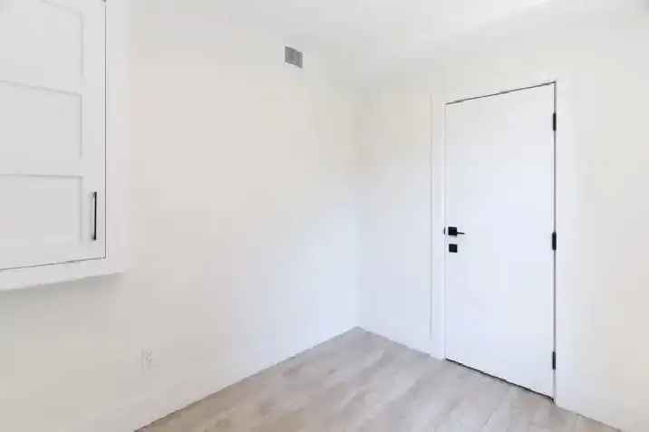 3 Bedrooms - 1.5 Bath, Apartment for Rent in Toronto - @ $ 3,750