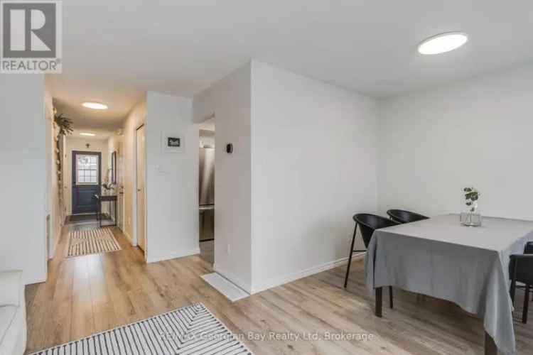 Modern Townhome near Georgian Bay - Updated Kitchen & Bathrooms