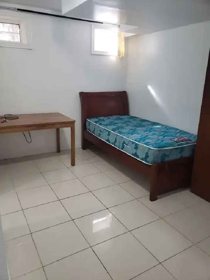 Basement Room near York University Private Bathroom for Students
