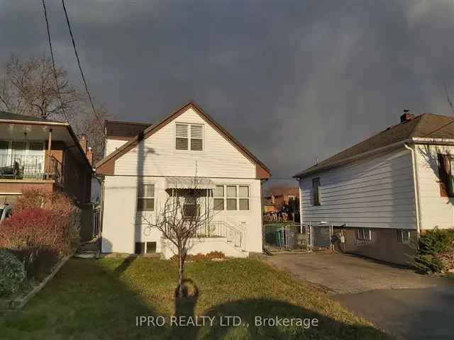 House For Sale in Mississauga, Ontario