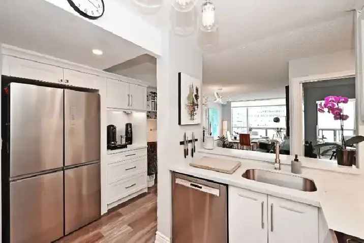 For Rent:  Prime TO  / Elegant 2 Bdrm / 2 Bath Condo on King St