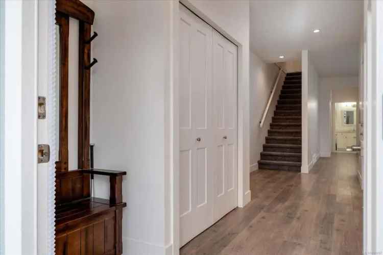 4-Bedroom 3-Bathroom Home in Diver Lake