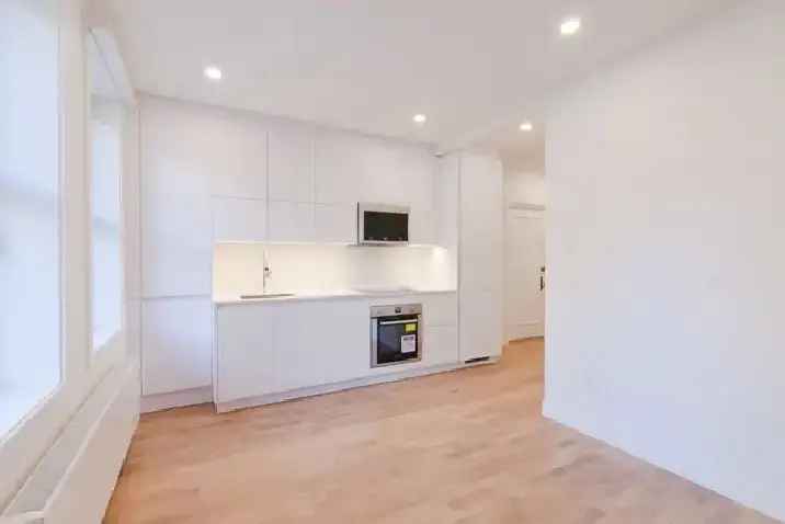 one-bedroom Vendôme metro, appliances & heat included - ID 378