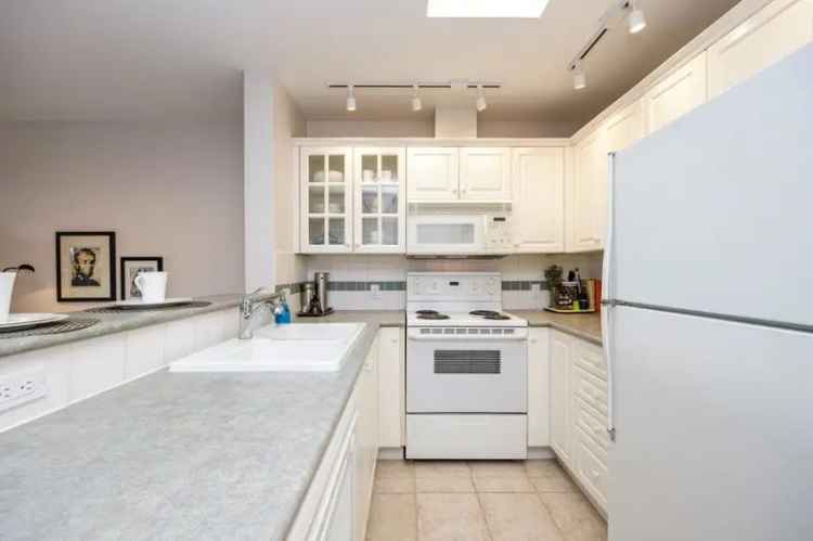 Lower Lonsdale Penthouse 1 Bedroom Condo for Sale