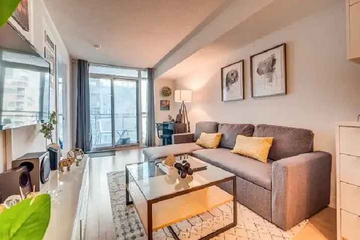 Rent 2 Beds Condo in Downtown Toronto with Lakeview and Balcony