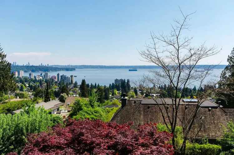 2440 QUEENS Avenue in West Vancouver: Queens House for sale : MLS®# R2958501