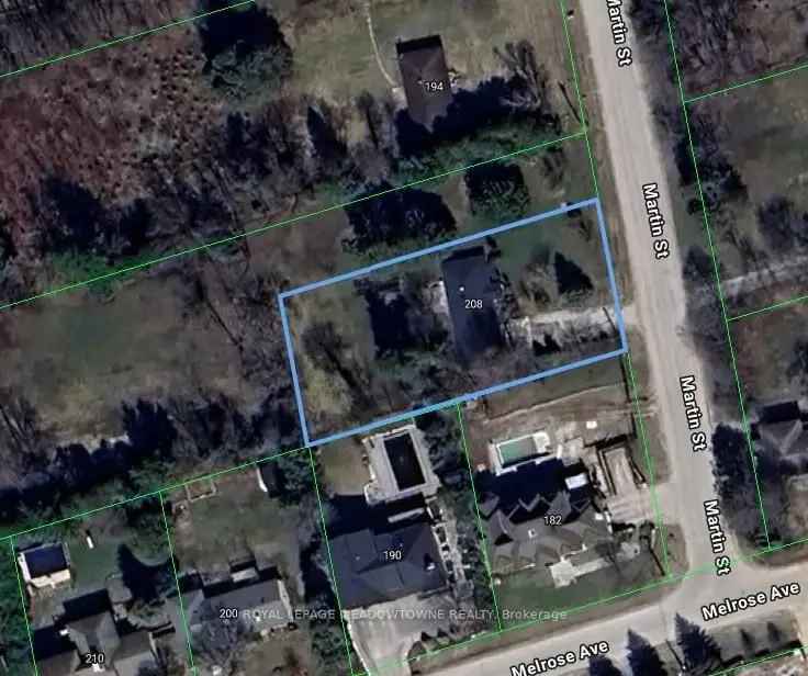 2 Bedroom Bungalow in King City - Large Lot Double Garage