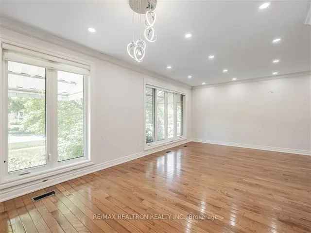 House For Sale in Toronto, Ontario