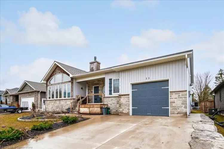 Custom-Built Bungalow in Clifford