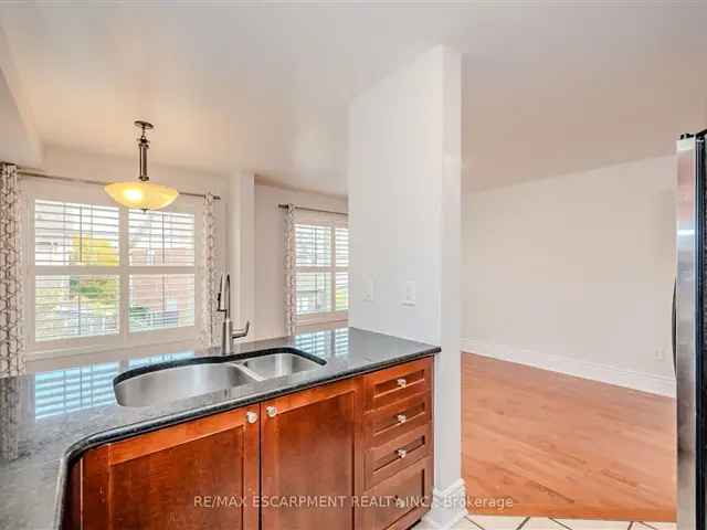 Bright End-Unit Freehold Townhouse in West Oak Trails