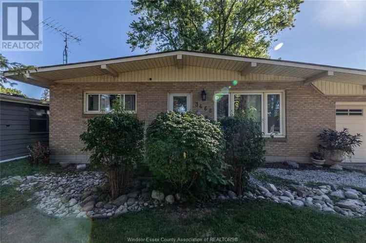 Walkerville Turnkey Gem - Updated Home with Spacious Layout