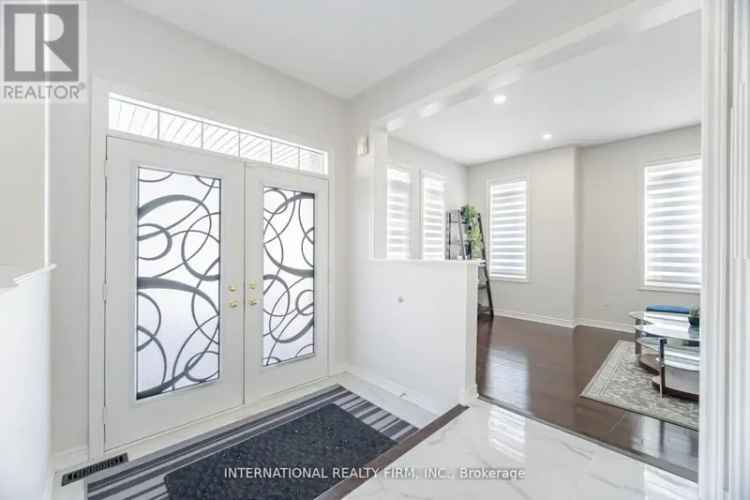 Bright 4 Bdrm Home in Bayview Meadows Many Upgrades