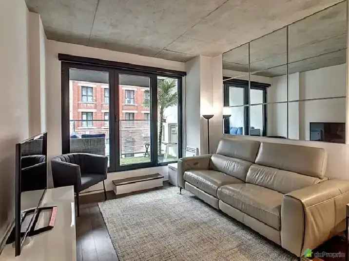 Magnifique condo 3/12 meublé dans le Vieux-Port!