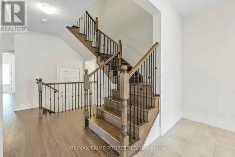 Executive Modern Semi-Detached Freehold in Holland Landing