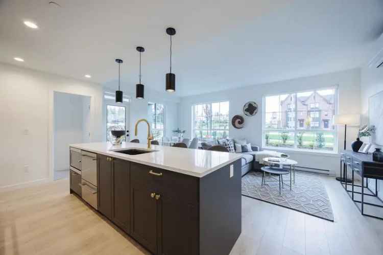 Condo For Sale in Surrey, British Columbia