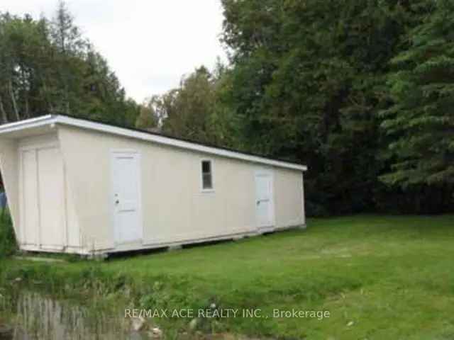 Pigeon Lake Getaway Cottage with Private Boat Launch and Hot Tub