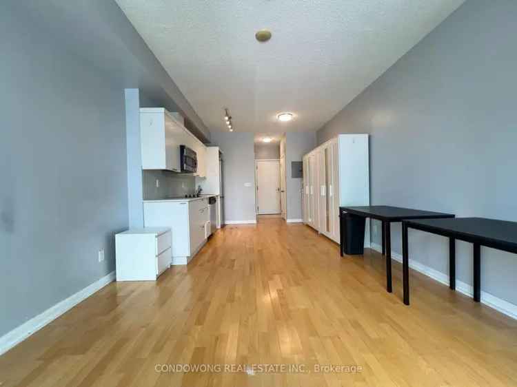 House For Rent in 111, Elizabeth Street, Toronto, Ontario