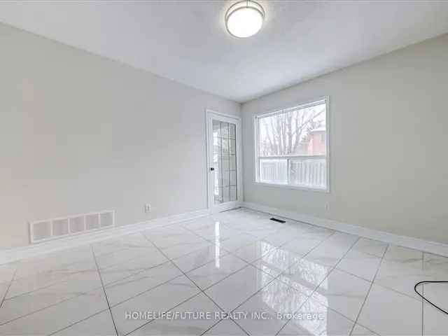 Bright 4 Br Home in Prime Middlefield Steeles Location