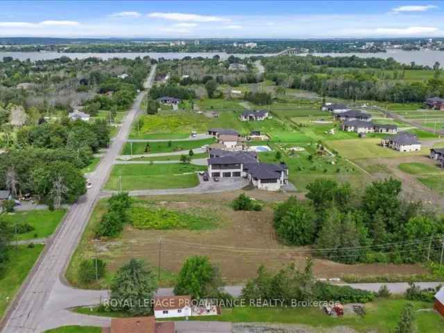 Custom Home in Watermark By The Bay Prince Edward County