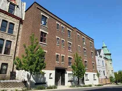 1 room apartment of 39 m² in Montreal