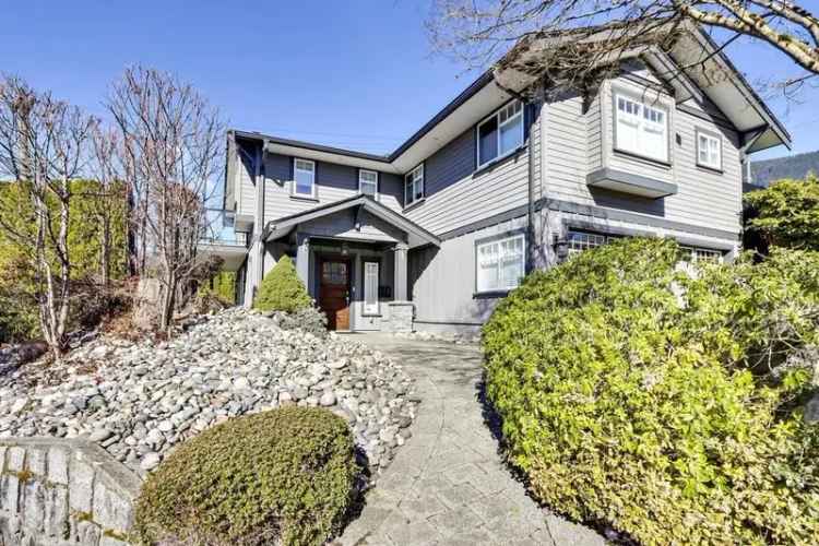 Forest Hills Family Home 4 Beds 4 Baths 2750 Sqft