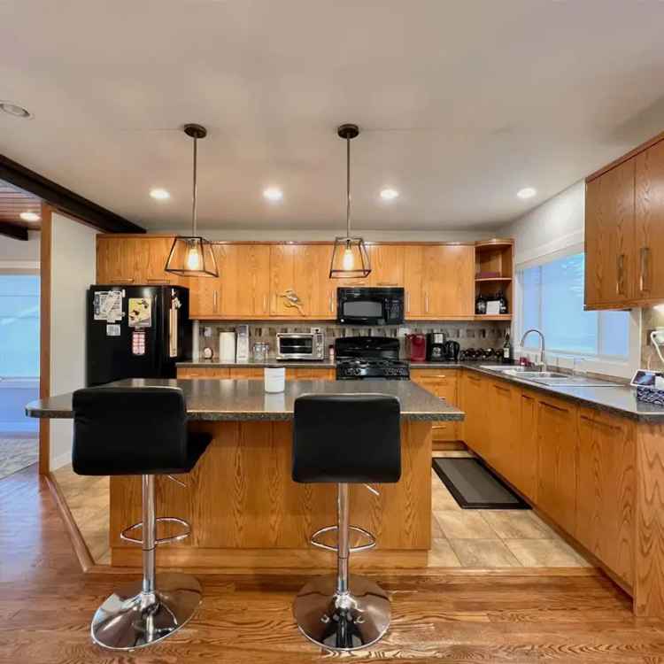 Millar Addition Rancher - Main Floor Living, Finished Basement, Double Garage