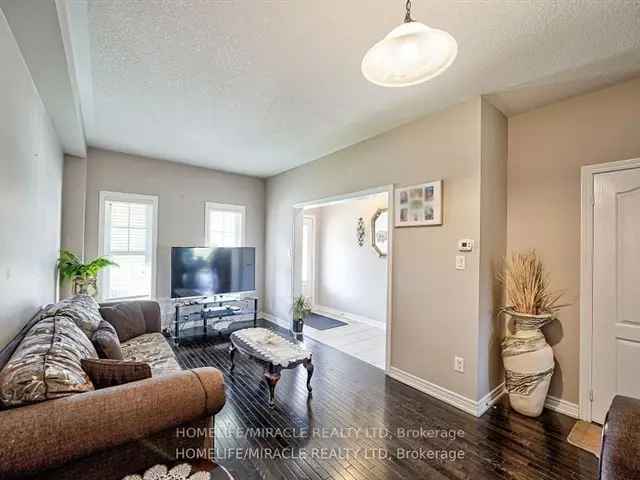 Bright Spacious 4-Bedroom Home on Ravine Lot