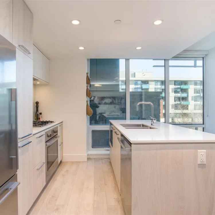 Spacious 2-Bed 2-Bath Condo with Bonus Room - Modern Luxury