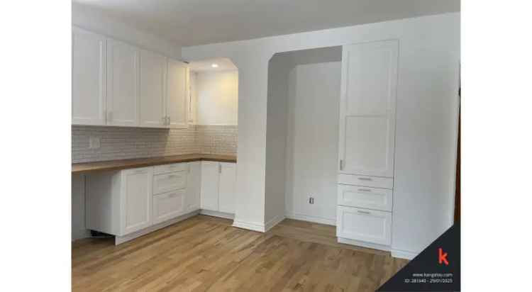 Renovated 6 1/2 Apartment Near Longueuil Metro