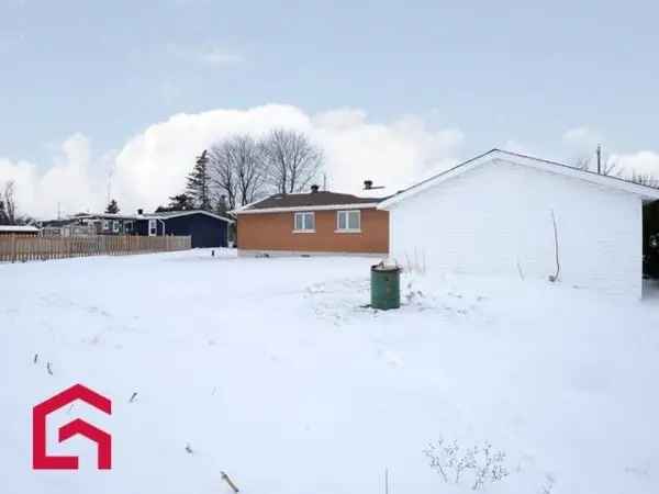 Brick Bungalow 3 bedrooms Detached Garage Peaceful Country Living