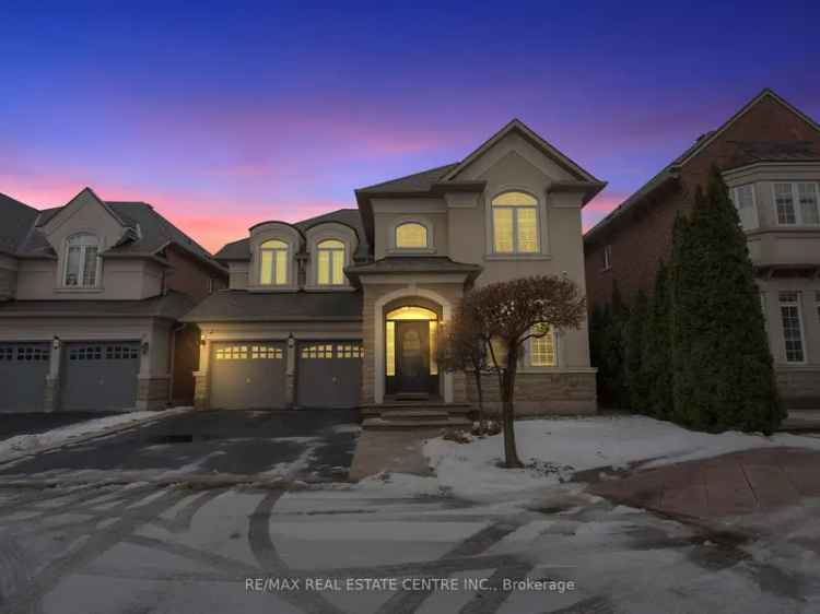 Stunning 4 Bedroom Detached Home Near Lake Oakville