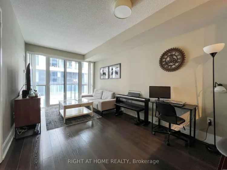 Buy condo in Toronto King West with 1 bedroom and modern features