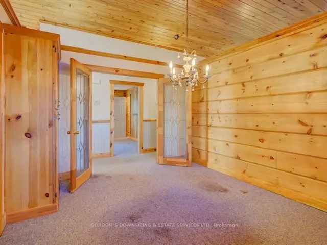 Waterfront Log Home on Picton Bay 2+1 Bedroom 3 Bathroom