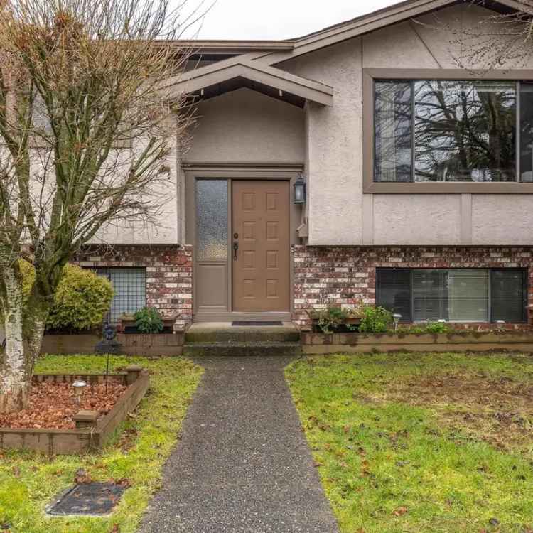 Family Home 4 Beds 2 Baths RV Parking Remodeled Abbotsford