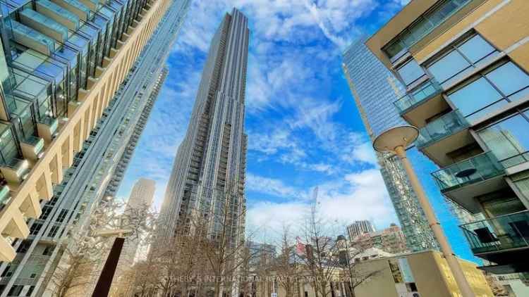 Rent stunning 3 bedroom luxury residence in Yorkville with amenities