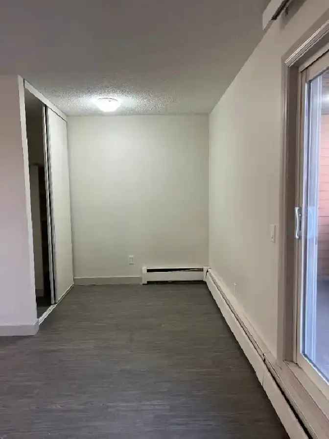 MacEwan University Bachelor Suite - Newly Renovated