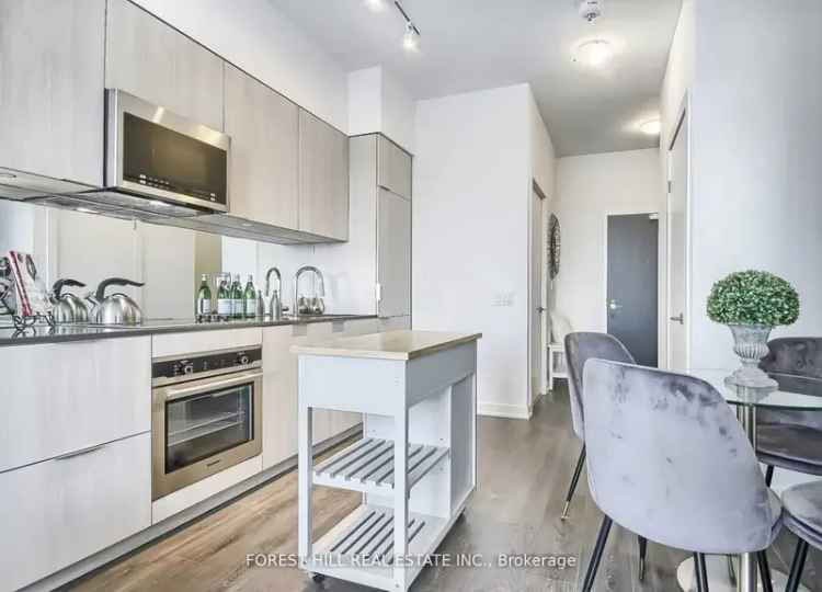 Bright West Facing 1-Bed+Den Convertible 2-Bed Luxury Apartment