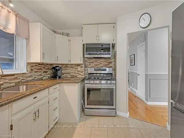 House For Sale in Oakville, Ontario