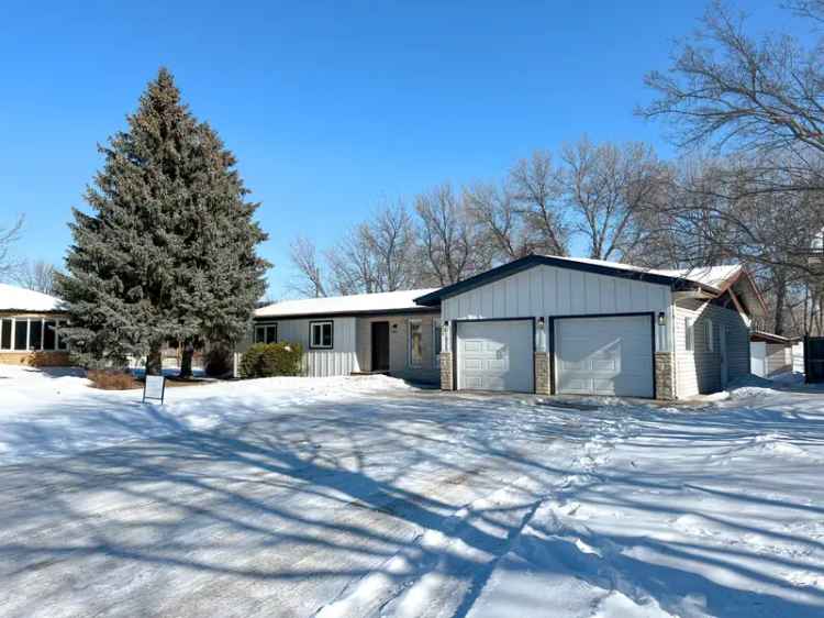 1586 sq ft Renovated One Level Home in Winkler