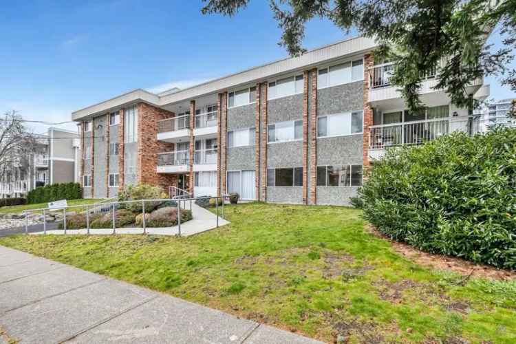 Condo For Sale in White Rock, British Columbia