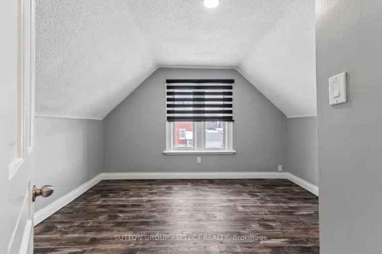 Duplex For Sale in Toronto, Ontario