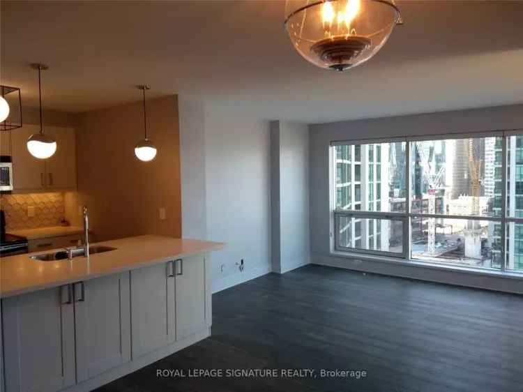 Spacious Waterfront 1+1 Condo Downtown - 980 Sqft