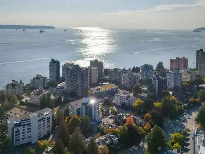 Apartment For Rent in 2100, Bellevue Avenue, West Vancouver, British Columbia