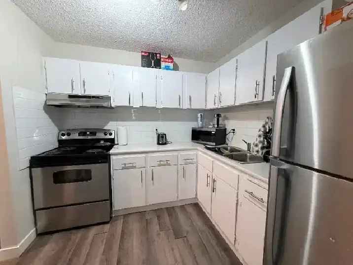 2 bedroom den, 1 bathroom apartment