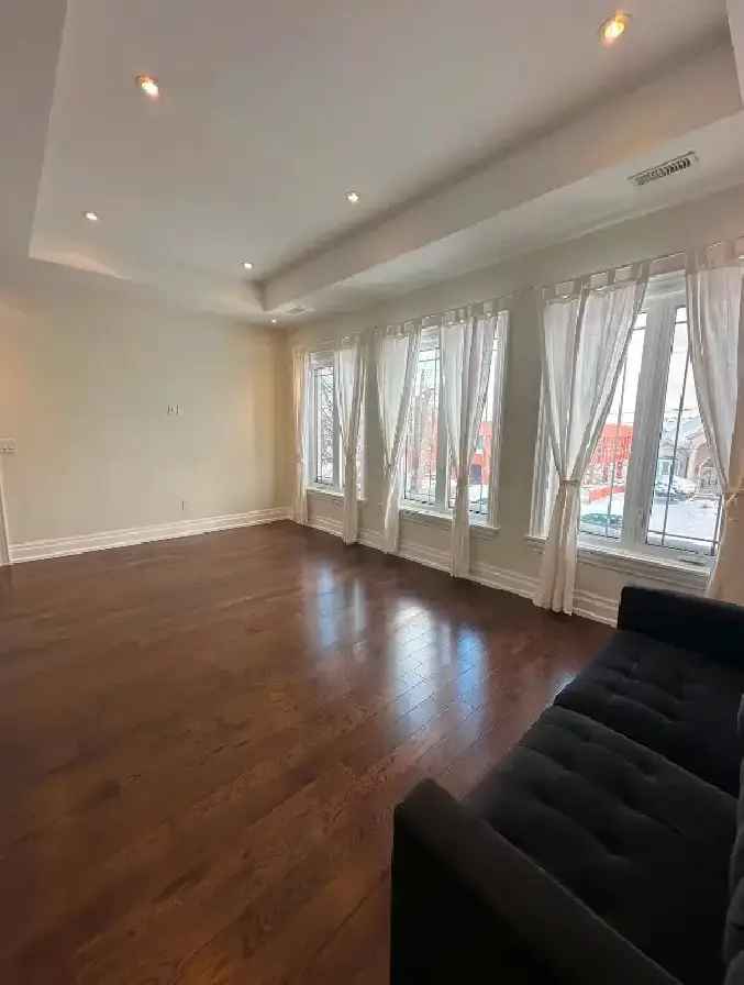 Room for rent in Toronto! (Preferably for a couple)