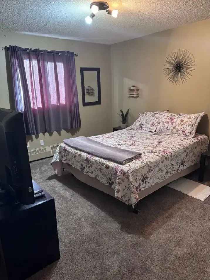 Large Room For Rent South