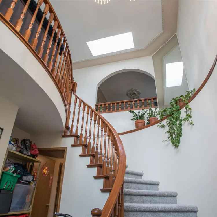 1986 Vancouver Special House for Sale - 5 Beds, 2 Baths, Double Garage
