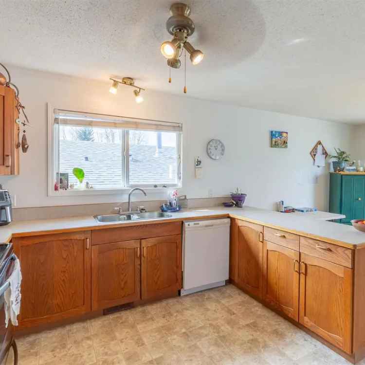 3 Bedroom House for Sale on 16th Ave