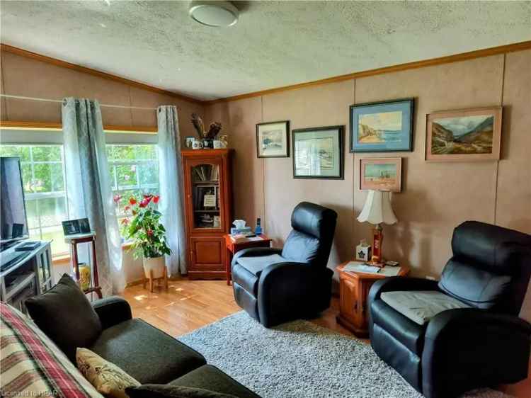 House For Sale in Strathroy-Caradoc, Ontario